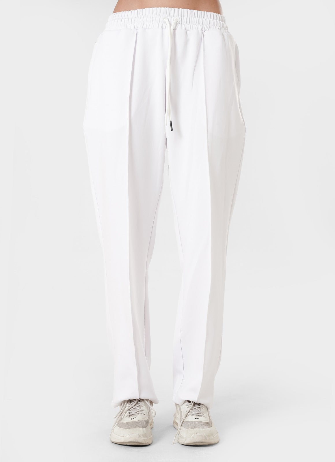Relaxed Pleated Trouser - White.